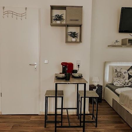 Unser Sonniges Apartment Mit Wlan, Netflix, Xbox Magdeburg Kültér fotó