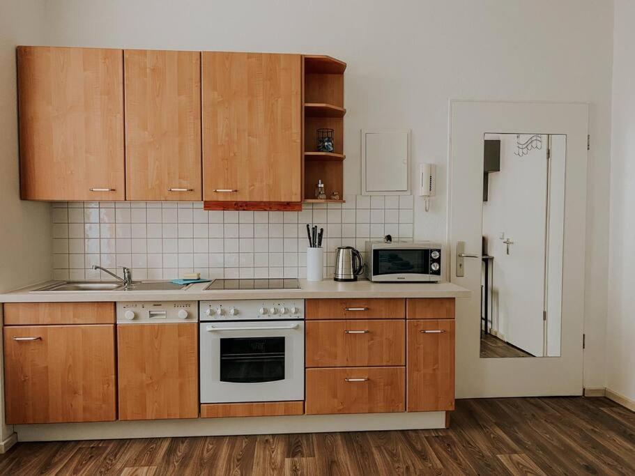 Unser Sonniges Apartment Mit Wlan, Netflix, Xbox Magdeburg Kültér fotó