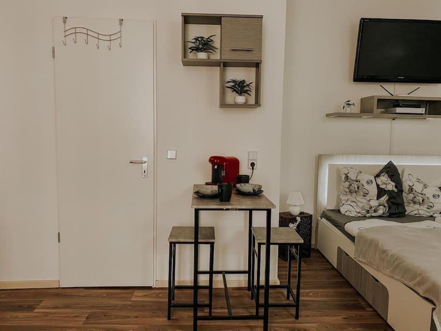 Unser Sonniges Apartment Mit Wlan, Netflix, Xbox Magdeburg Kültér fotó
